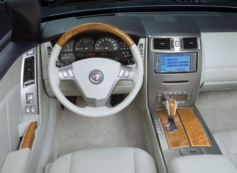  Cadillac XLR Roadster 2004 года  (фото 12 из 128)